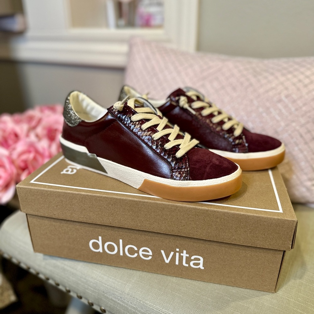 NEW Sz. 7.5 Dolce Vita ZINA Burgundy Crinkle Patent Leather Fashion Sneakers